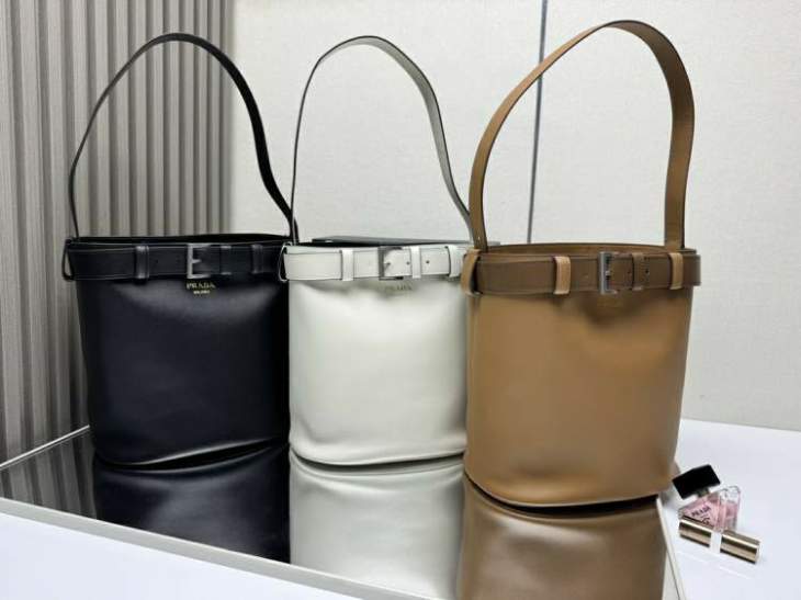 Picture of Prada Handbags _SKUfw192061179fw
